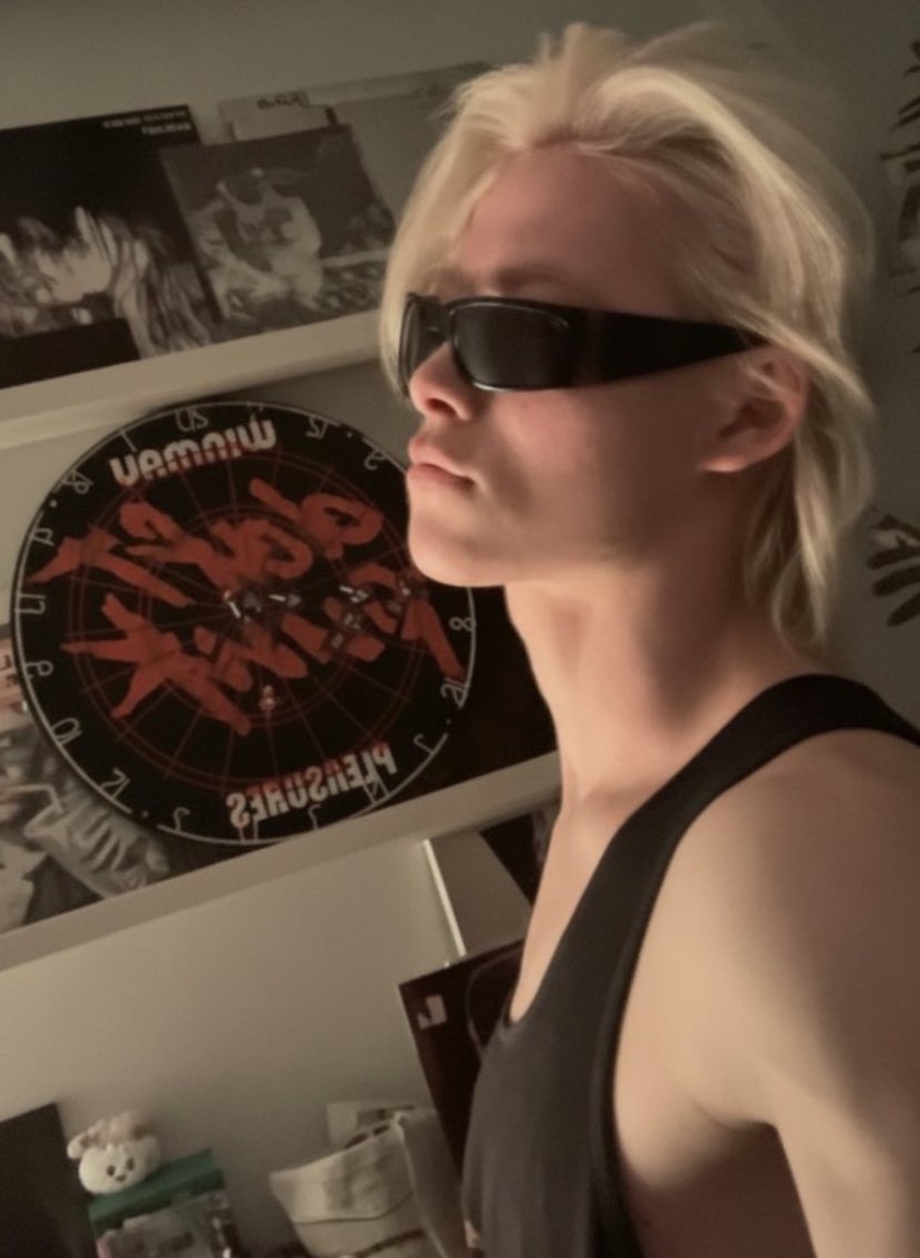 nikjlp's tweet image. he’s so hot i can’t 🚬