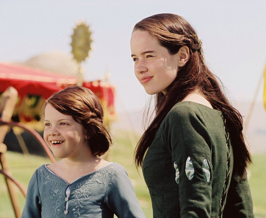 In honor of the 20th anniversary of The Lion, the Witch and the Wardrobe,  today's special episode of Talking Beasts is a compilation of highlights  from NarniaWeb's past interviews with Georgie Henley, image size:1093x893
