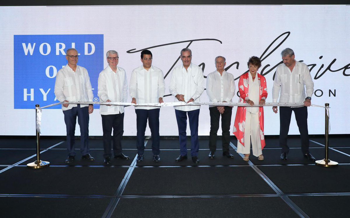 PresidenciaRD's tweet image. Con RD 23,000 millones, hoy se inauguran los hoteles Dreams y Secrets Playa Esmeralda, 📍en Miches, un proyecto con 1,000 nuevas habitaciones, más de 1,600 empleos directos, obras públicas estratégicas y un impacto que consolida la zona como el nuevo destino turístico de RD.🌴