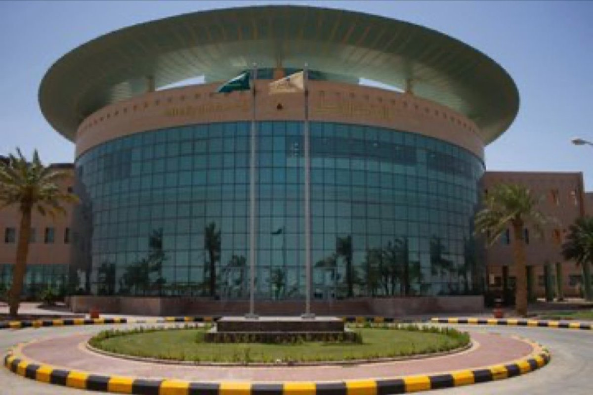 بناء على التقارير الواردة من المركز الوطني للأرصاد، وحرصاً على سلامة أبنائنا الطلاب وبناتنا الطالبات.
فقد تقرر تعليق الدراسة الحضورية وتحويلها عن بعد، اليوم الأربعاء 19 /6/ 1447هـ الموافق 10 /12/ 2025 م في كافة كليات #جامعة_حفر_الباطن بمحافظة حفر الباطن فقط.