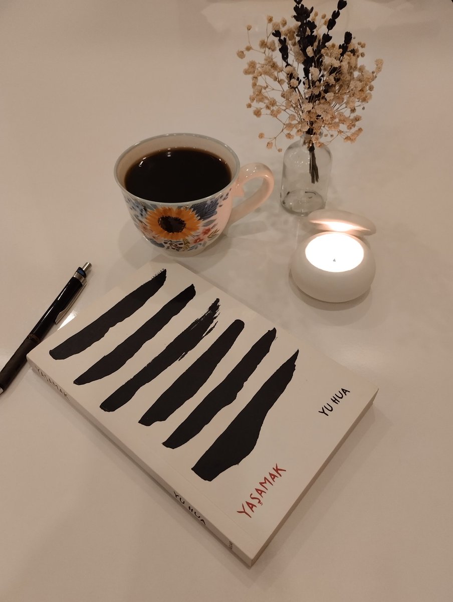 bir kitap ismiyle nasıl bu kadar tezat olabilir? 
henüz yarısındayım ama içim daraldı. yaşamak böyle bir şey olmamalı..