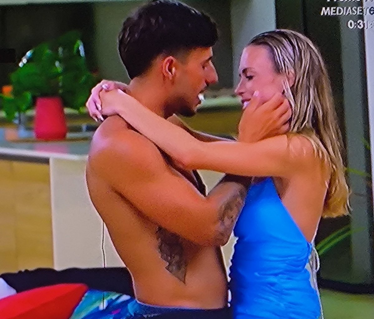 Almudena se creía que iba a demostrar a toda España que el amor existía con Darío y en verdad está demostrándolo con Borja 
#LaIslaDeLasTentaciones17