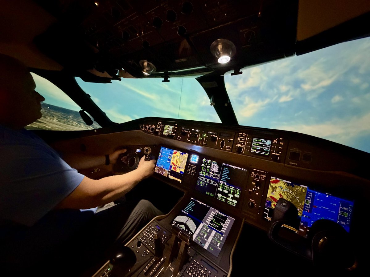 Airsquad9's tweet photo. In Columbus for our holiday party and our department managed to get us 2-hrs of sim time at our sister company, Flight Safety. I managed to score the Global 6000 and she was a blast to fly! https://t.co/8Z4D9y8KP6