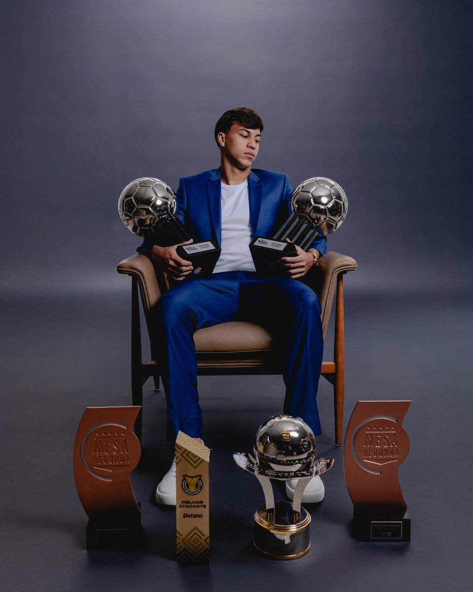 kaiojorge's tweet image. Um sonho realizado. 🙏🏽💙🤩
Ser artilheiro e melhor atacante do Brasileirão é algo que eu sempre imaginei, mas viver isso de verdade é diferente. Hoje sinto que meu nome fica marcado na história do campeonato e também na história do Cruzeiro.

Nada disso seria possível sem minha…