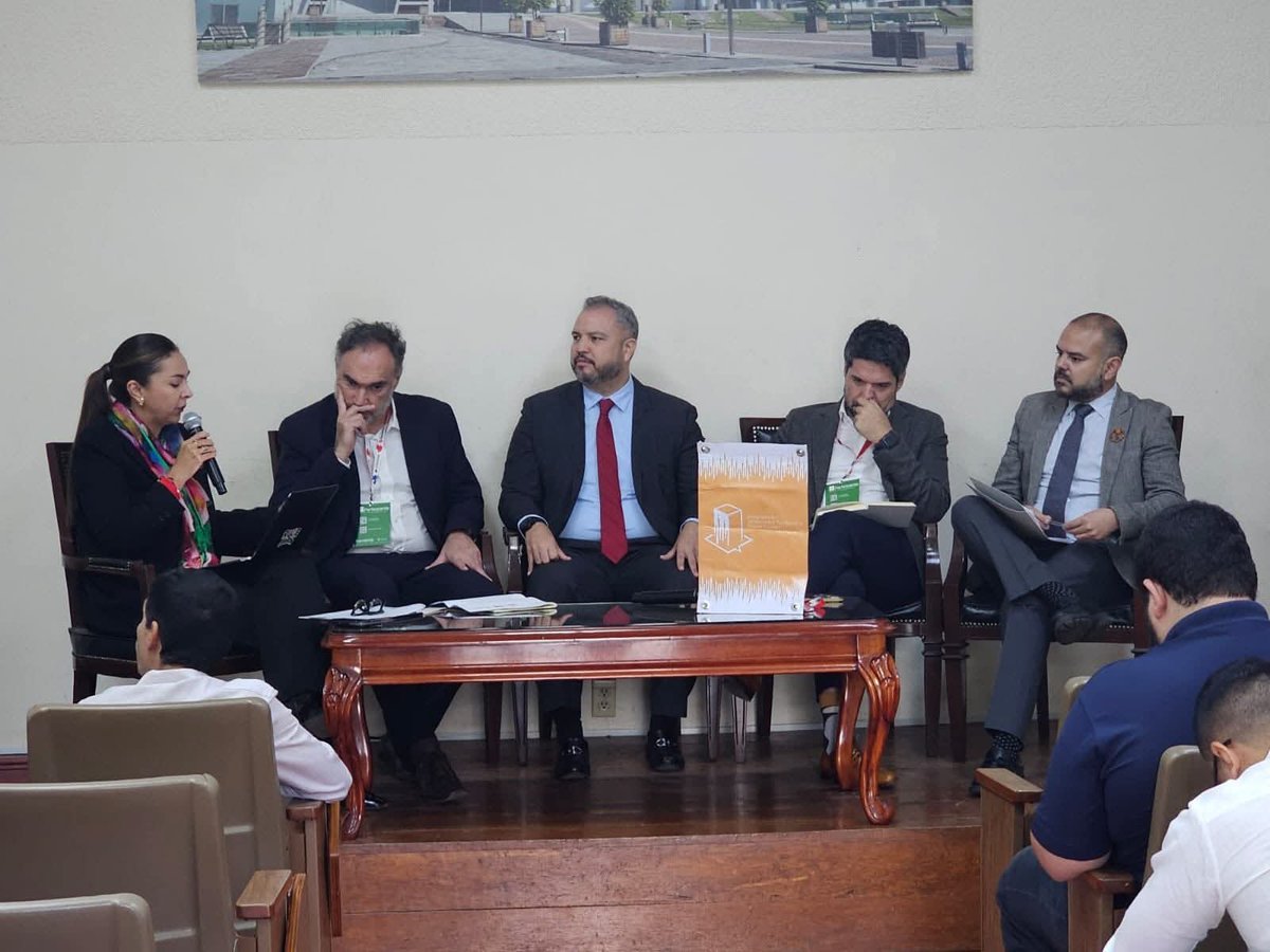 JuanVarelaM's tweet image. Agradezco la invitación de la @udg_oficial para participar el pasado viernes en el conversatorio “Ciudades y regiones en la gobernanza global: su relación con el sistema multilateral y su participación en las agendas internacionales.” #Internacionalización #GobiernosLocales