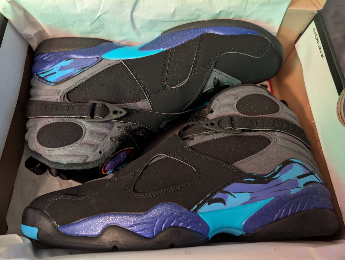 gravyyrobber's tweet photo. Got them 2015 Aqua J's today 🤙
@Kwitty23 showed me his. I had to have em 😎 https://t.co/EZojtzpERW