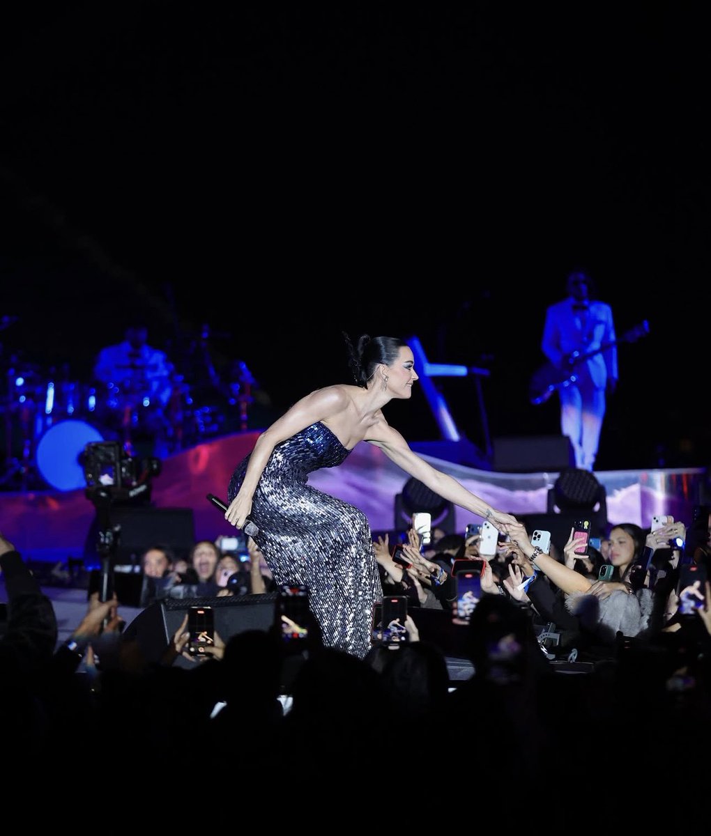 accesskatyperry's tweet image. Katy Perry is live at the Pyramids right now performing at a private event celebrating the unveiling of the Suez Canal Bank's new branding.