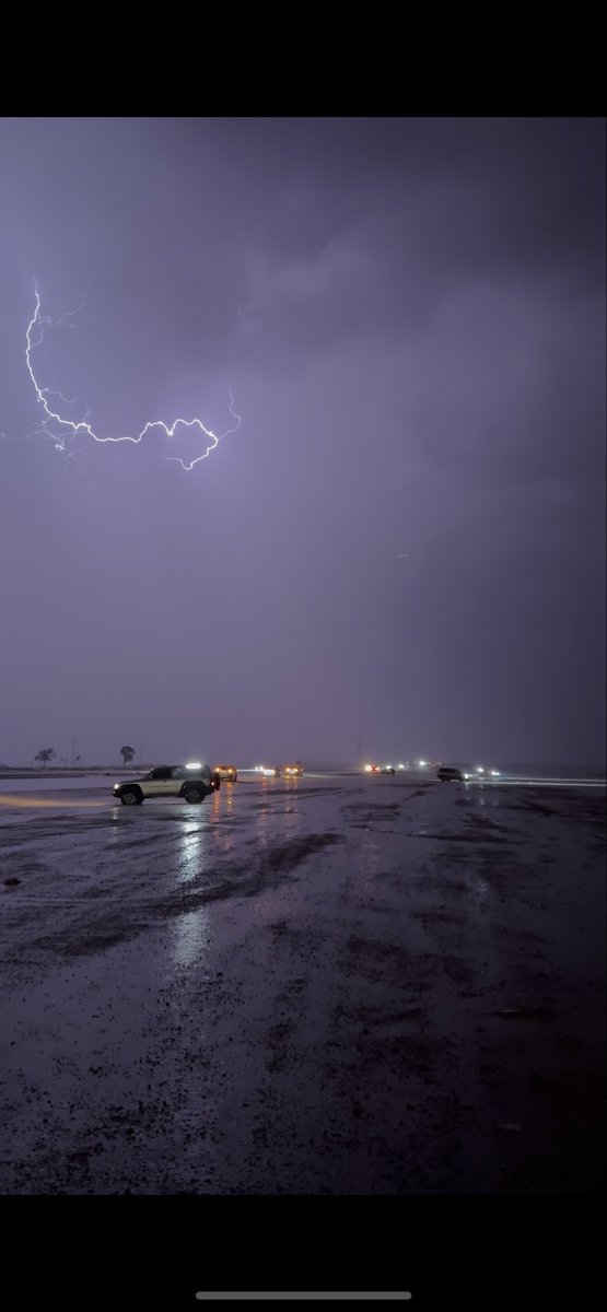 1d_w's tweet photo. شرق #عرعر ⚡️ ⛈️ 
12:26ص https://t.co/ExANfrdUSo