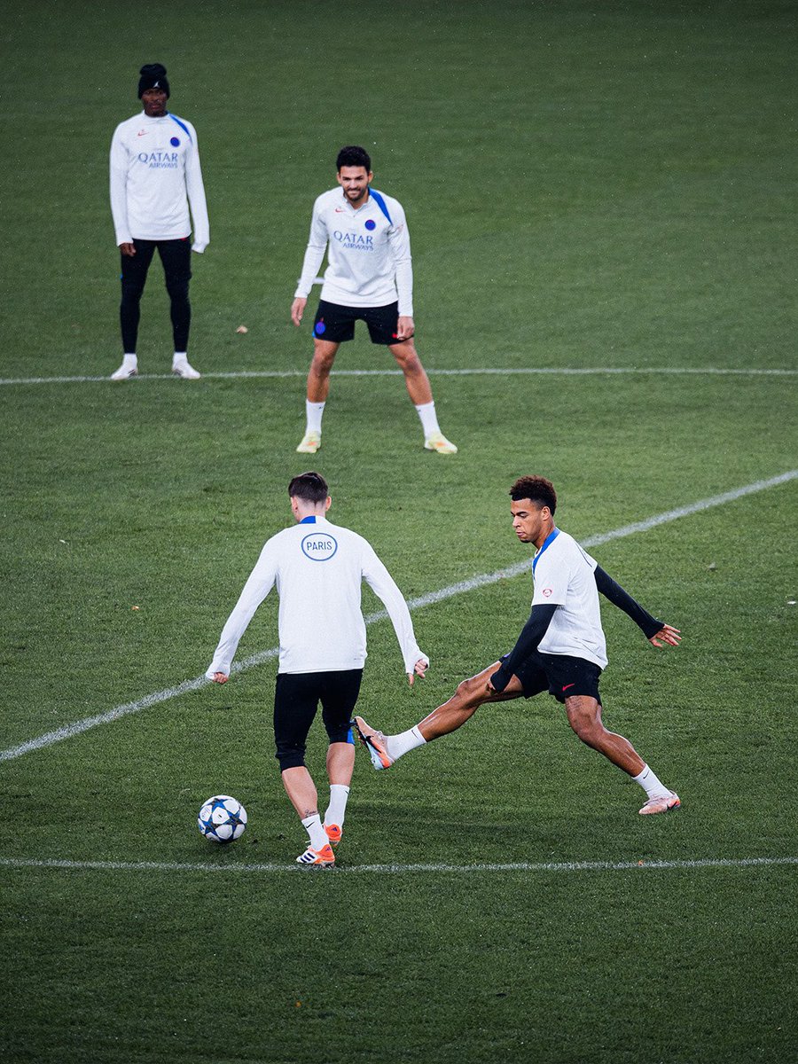 PSG 선수단의 공식 화보 이미지