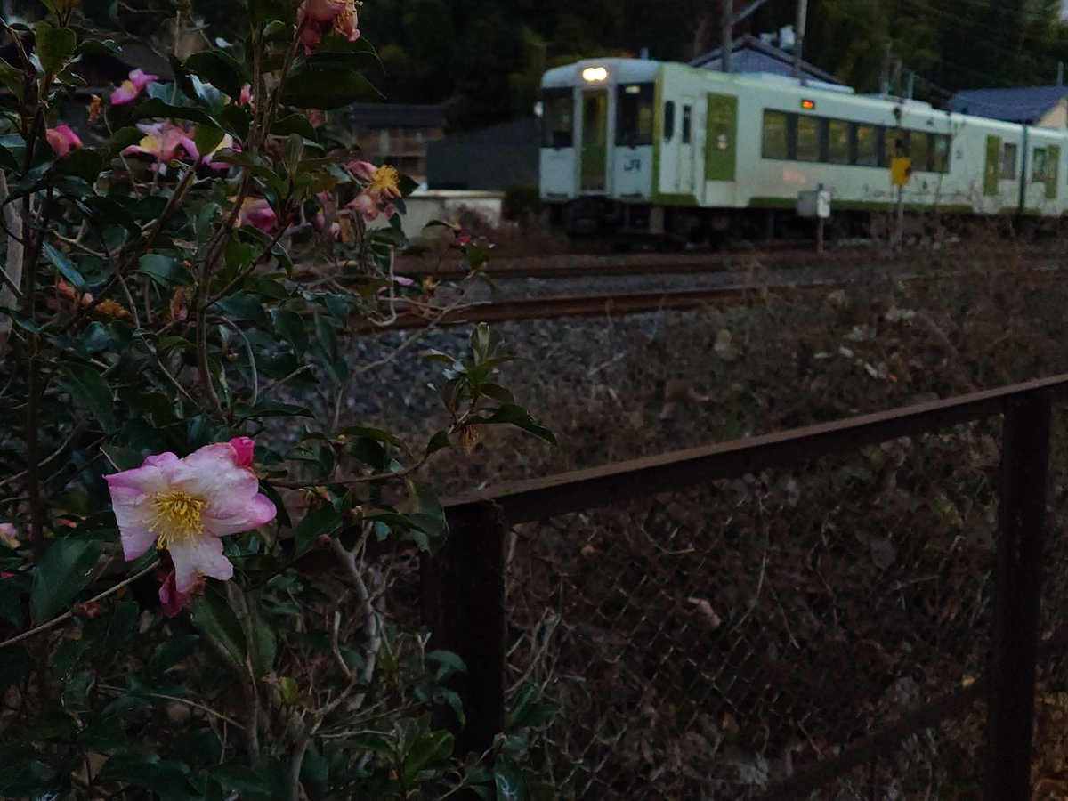 鉄道のある風景 (@tetsuarufuu) / Posts / X