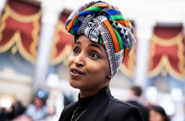 일한 오마르의 재산은 3년 만에 약 6만 5천 달러에서 3천만 달러로 늘었다.
-뉴스맥스-