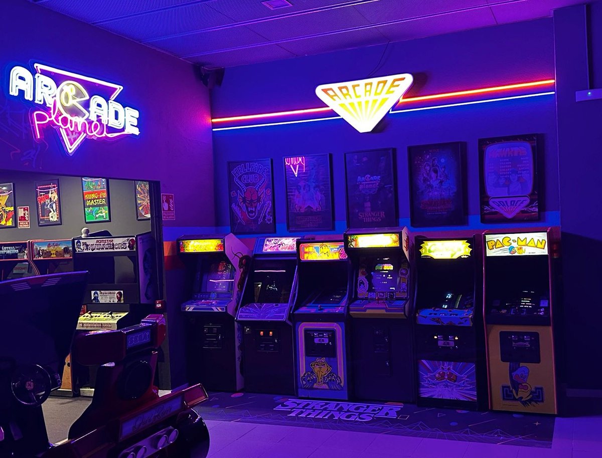 arcade_planet's tweet photo. Ya tenemos terminado nuestro rincon de stranger things para celebrar el lanzamiento de su última temporada. esperemos que guste a todos y en especial a los señores de  @NetflixES https://t.co/50EvvqqIle