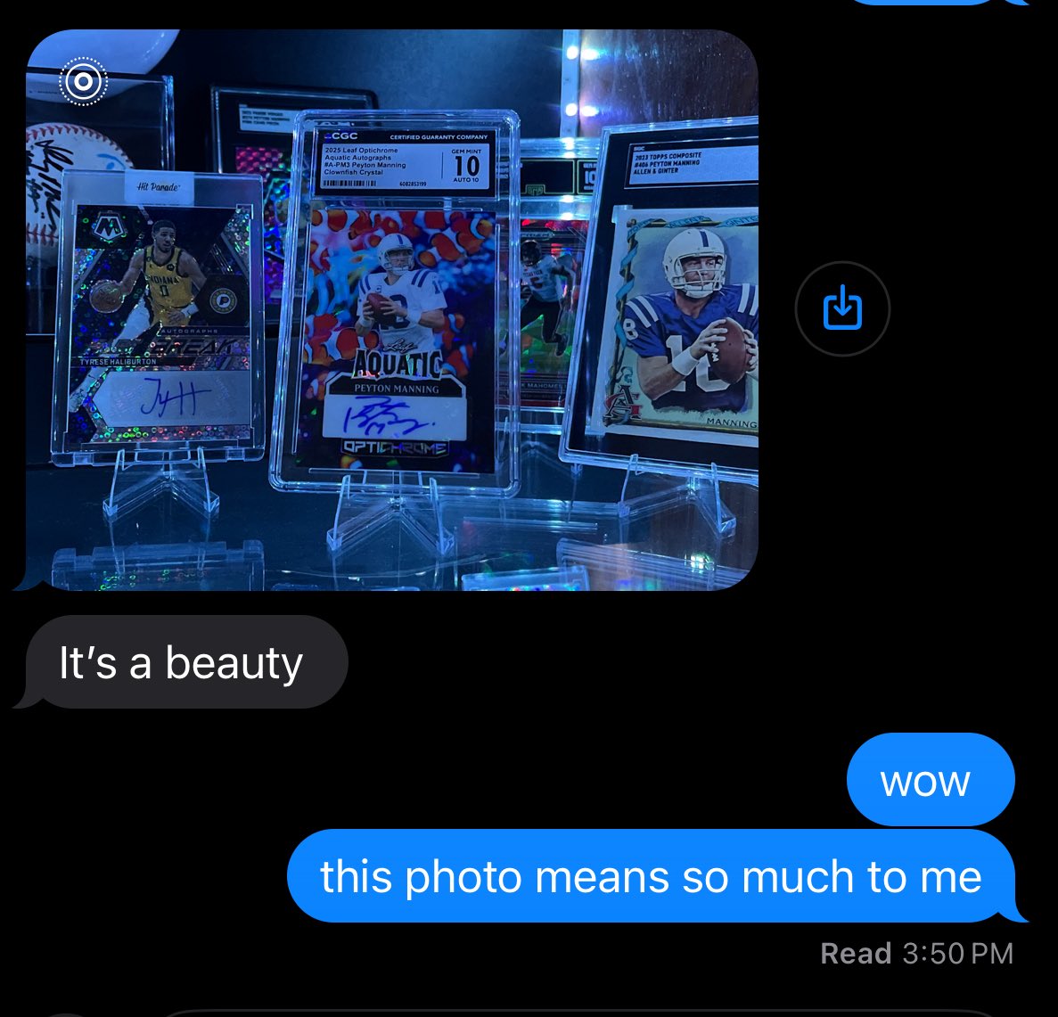 JimbosJunkbox's tweet image. one of the jimbosjunkbox regulars showing me his 
1 of 1 peyton manning leaf autograph 

was his free christmas thank you for supporting the show. 100% free. 

i’m live tonight &amp;amp; i want to show how grateful i am to y’all #thehobby #leafcards #leaf