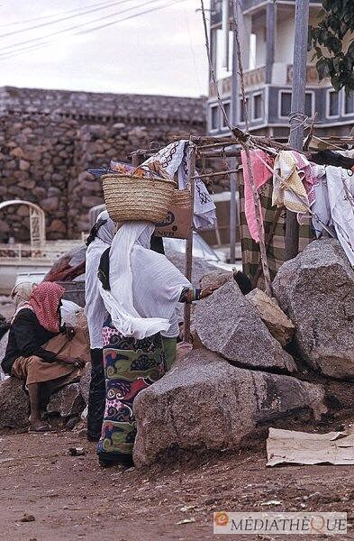 سوق السبت في بلجرشي في منطقة الباحة في المملكة العربية السعودية ١٩٧٥ م