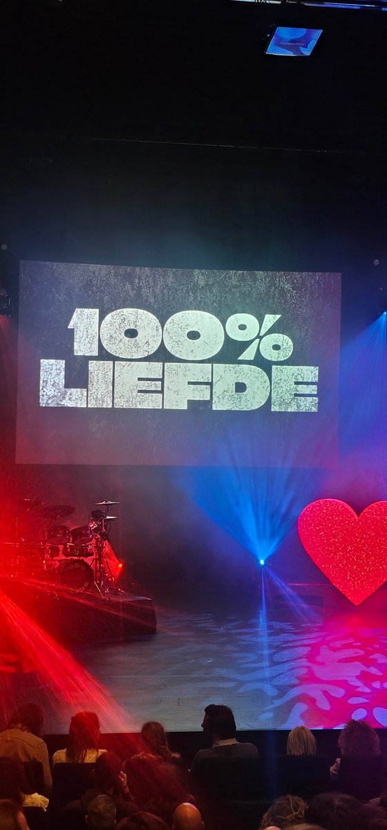 zaagvis's tweet image. Avondje theater @ThijsLindhout  in @speelhuis #Helmond een zware kost vertalen in luchtige muziek is een kunst, maar uiteindelijk heb je elkaar nodig #Chapeau

#SpreadTheLove