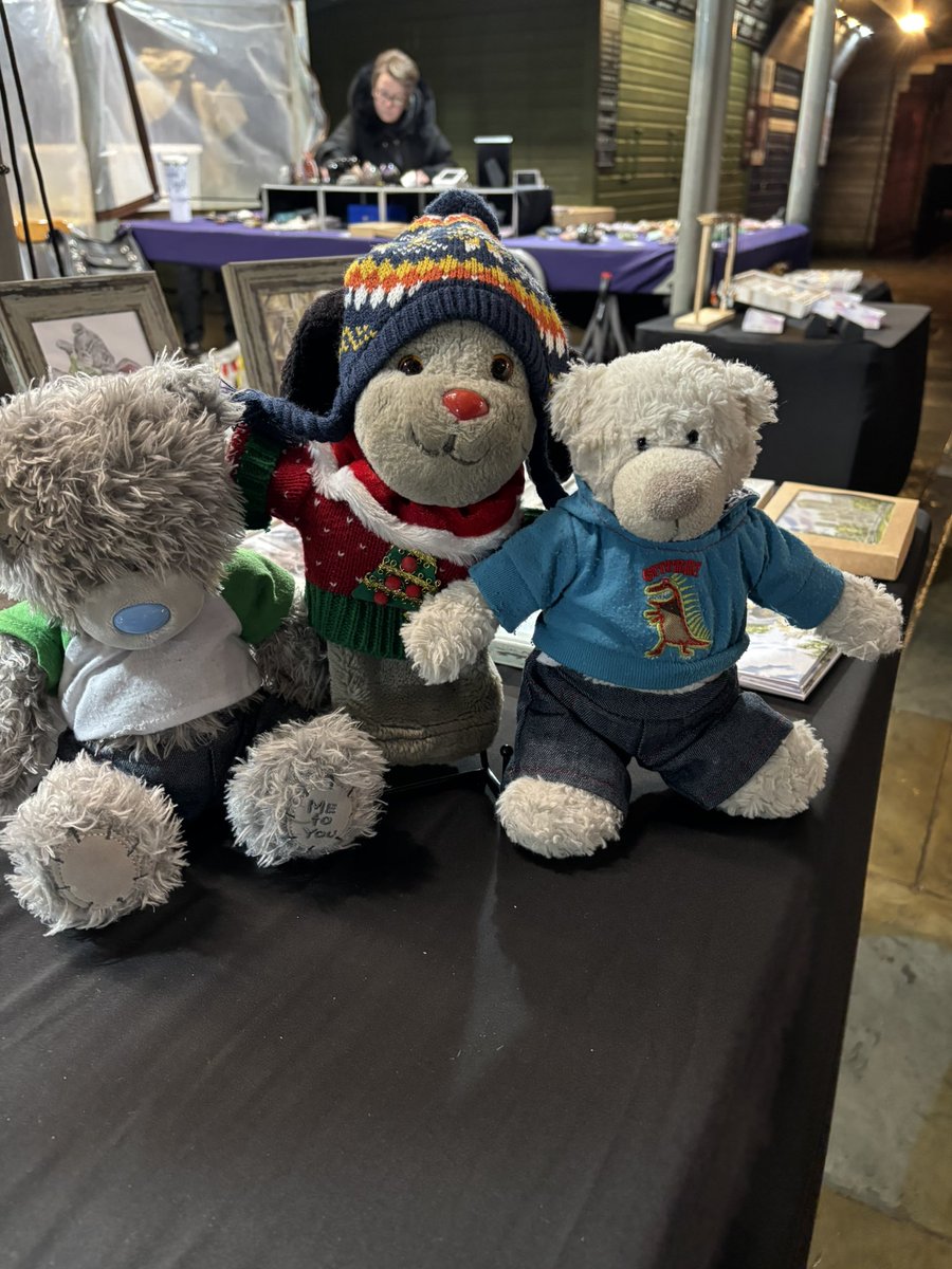 Yippee yippee- our pal Sweep came to visit us today with mummy and daddy, They are great fun and really made us laugh. Please send Sweepy your big paw waves.