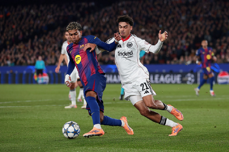 SoccerKingJP's tweet image. 🇪🇸試合結果🇩🇪
バルセロナ、クンデの“ヘッド2発”で逆転勝利！　堂安律先発のフランクフルトは逃げ切れず
soccer-king.jp/news/world/cl/…

🗣️編集部より
「21分に先制されたバルサでしたが、後半開始早々にクンデが同点弾をマーク。3分後にも再びヘディングでネットを揺らし、チームに白星をもたらしました」