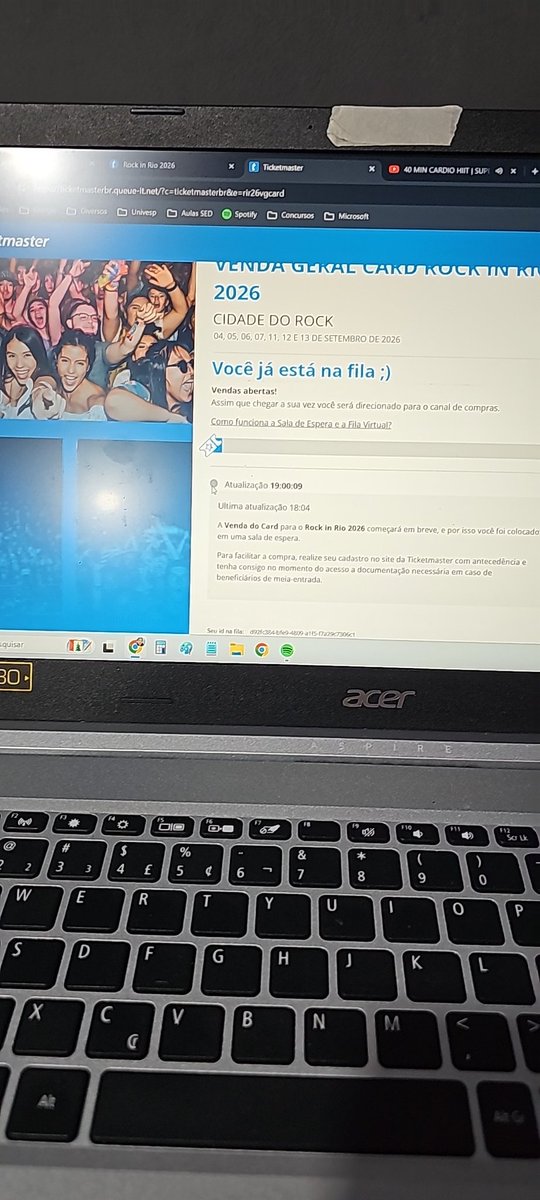 elainesous's tweet photo. Começou a tortura #STRAYKIDSnoRockinRio https://t.co/oDksFle3lB