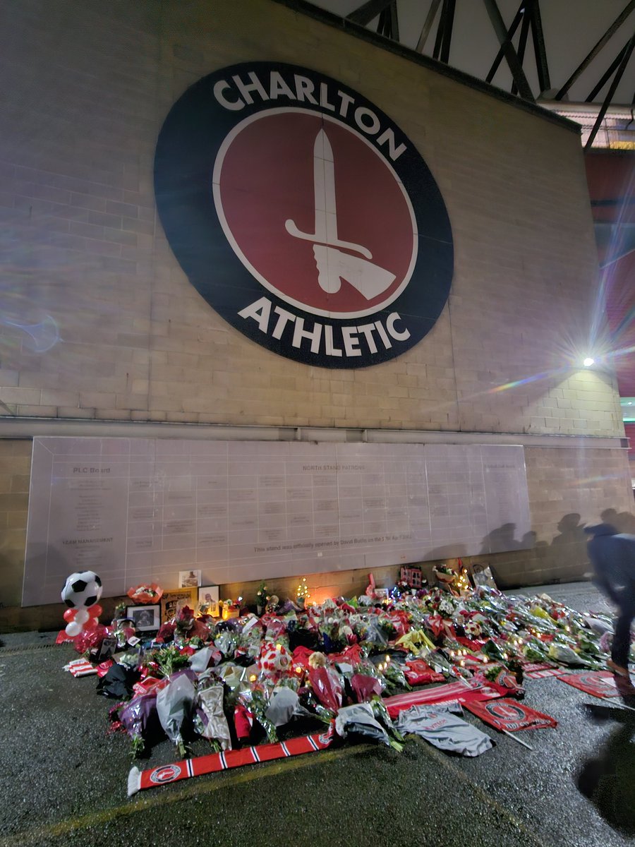 <a href="/CAFCofficial/">Charlton Athletic FC</a> RIP  Headphones Norm 🎧❤️🤍❤️🎧 #cafc