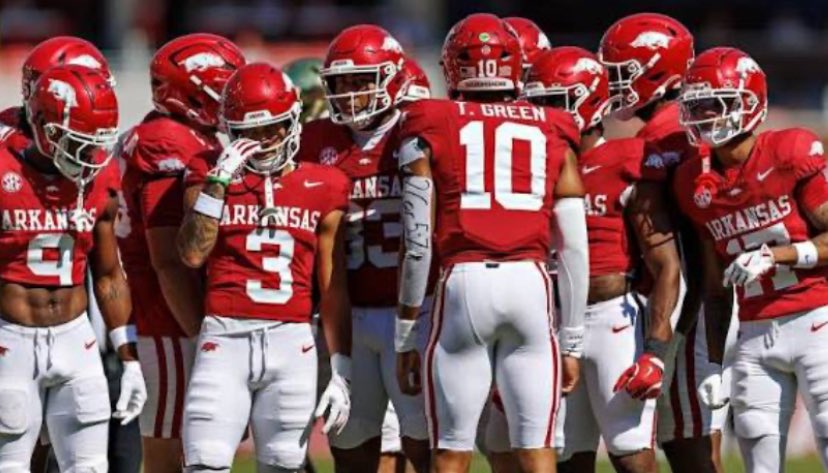 I am blessed to receive a offer from The University of Arkansas #Woopig🐗 <a href="/Coach_SandersQ/">Quad Sanders</a> <a href="/RSilverfield/">Ryan Silverfield</a> <a href="/247Sports/">247Sports</a> <a href="/247recruiting/">247Sports Recruiting</a>