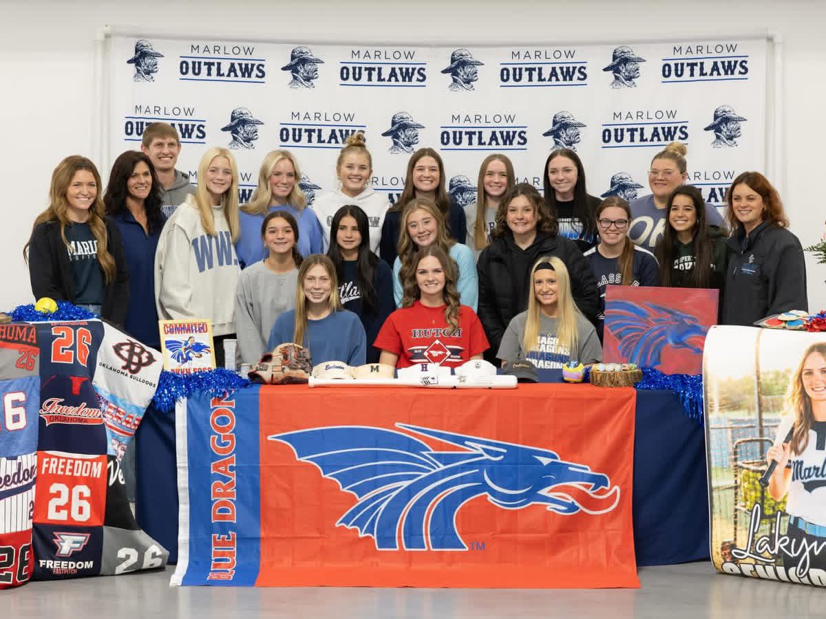 lakynfoss26's tweet photo. Officially a Blue Dragon!! Can’t wait to start this new chapter of my life!! 🐉❤️💙 @HutchSoftball #rolldragz #hutchcc https://t.co/gXdea6yR7v