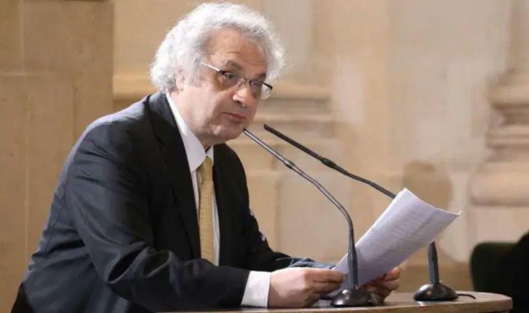 Amin Maalouf, Orta Doğu insanını şöyle tanımlamış "Her şeye üzülen ama, hiçbir şeyle ilgilenmeyen insanlar". (*Şikayet eden bir insanın çözüm aradığını sanırsınız değil mi? Hayır, bizde insan çözüm için değil söylenmek için şikayet eder. Sömürülmeyi de çok sever.)