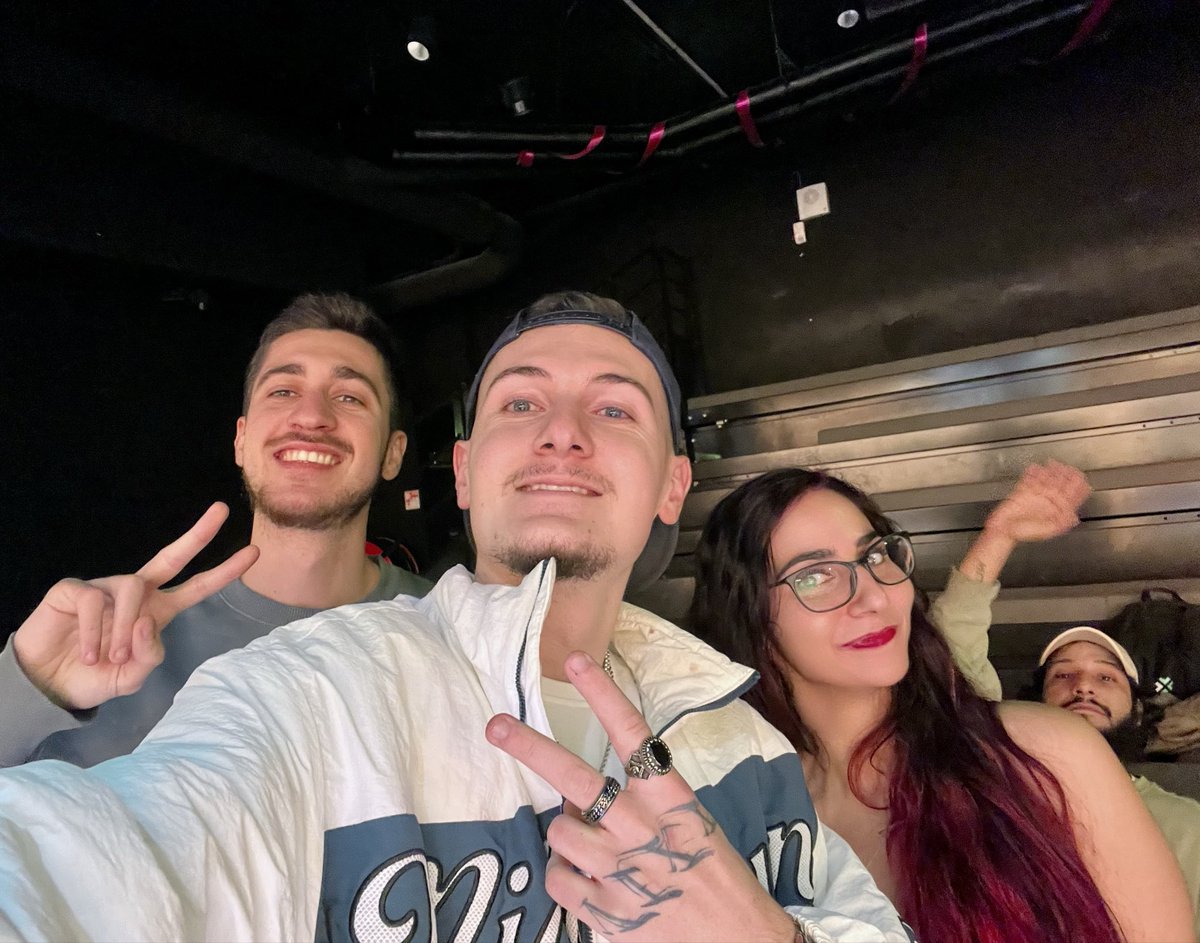 Sheitaniña tweet media