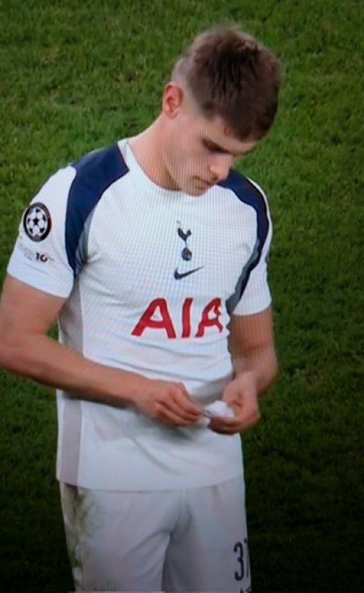 Andrew Elliott tweet media