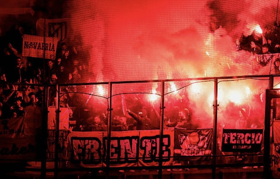 UltrasPresent's tweet photo. El Frente Atlético 🔴⚪️ disfrutando de lo lindo en Eindhoven 🇳🇱

¡ NO PYRO NO PARTY ! 

(Que gustazo da ver a los grupos ultras de nuestro país hacer estas cosas por Europa.)

PSV - Atlético de Madrid.

#ChampionsLeague https://t.co/DQb0YmipK7