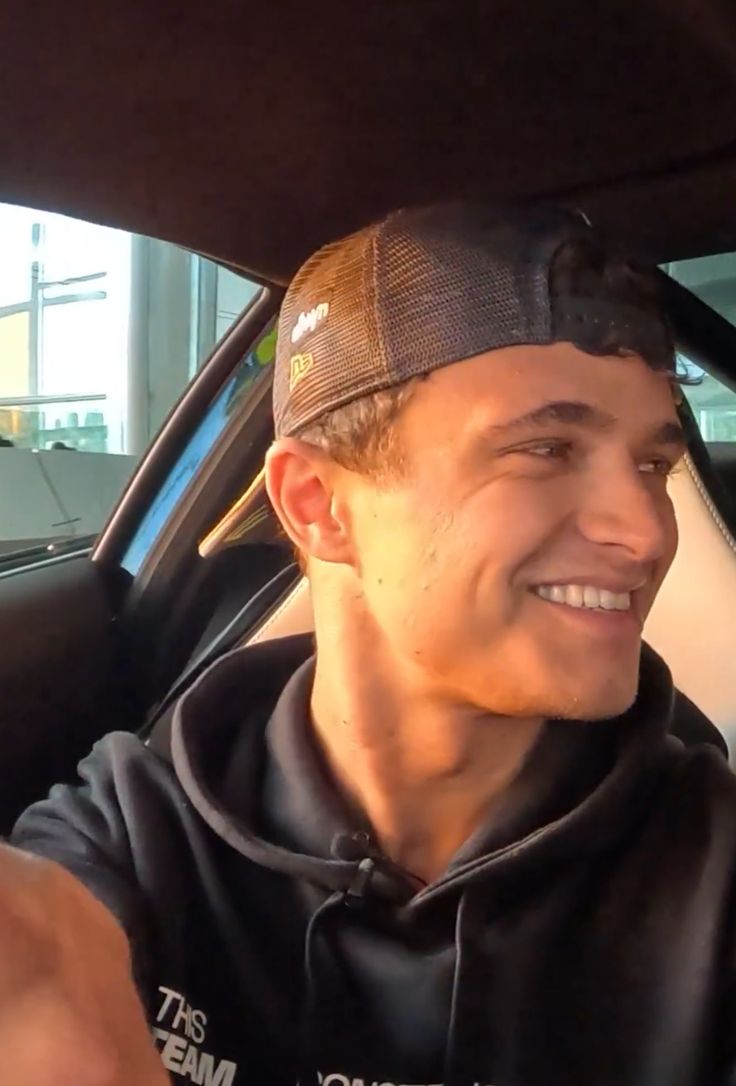 ً (@hourlyfrando) on Twitter photo 