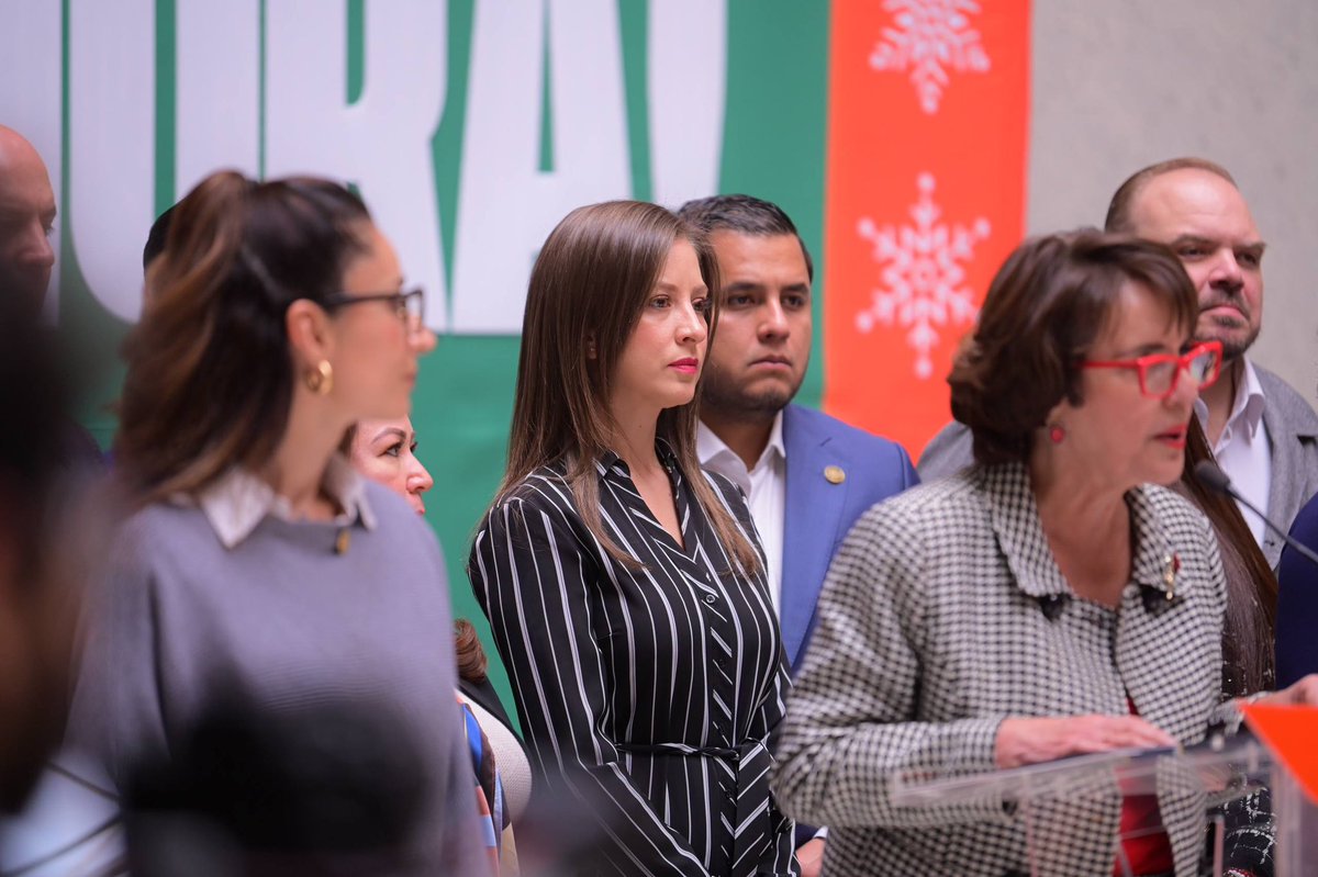 Pat_MercadoC's tweet image. En el Congreso de la Unión tenemos la oportunidad de legislar para que la reducción de la jornada laboral a #40horas signifique, de verdad, justicia de tiempo para trabajadoras y trabajadores.

Como Poder Legislativo tenemos la facultad de acordar un dictamen que incluya DOS días…