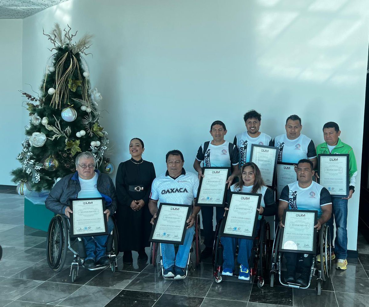 Les comparto con mucha alegría, que hoy en sesión solemne el Honorable congreso del estado de Oaxaca, nos ha entregado un reconocimiento por nuestras trayectorias  deportivas a los medallistas paralímpicos, panamericanos, y mundialistas del Estado de Oaxaca.
Fue muy gratificante