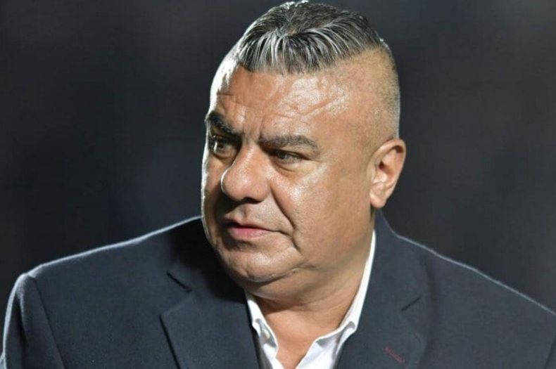 GallinaCossmica's tweet image. Chiqui Tapia Botón (Versión Completa). 🐔🎶

De alguna 0rgí4 nació
Fue castigo de Dios
Que tenga que presidir 
Y en la AFA asumió 
Enfrentar la adversidad
Con afán de afanarse en cada fecha, la liga. 🎶

El muy rastrero logró
Lo que no hace un mortal sin experiencia 
Sentó su…