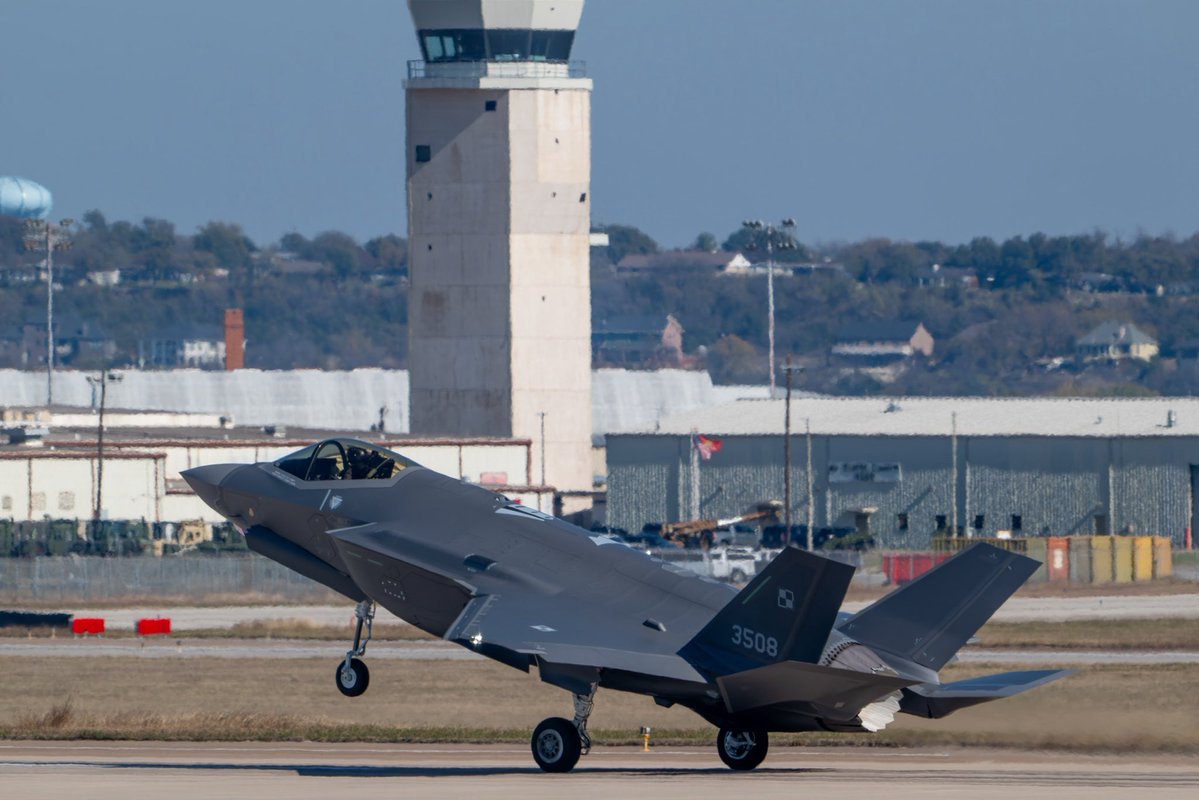 Here are a few shots from 3508’s flight yesterday. This was only its second time in the air, but catching it with downtown Fort Worth in the background is always a win. Another solid day of flying and another jet moving steadily through the acceptance process.

🇵🇱 Husarz
Harpia