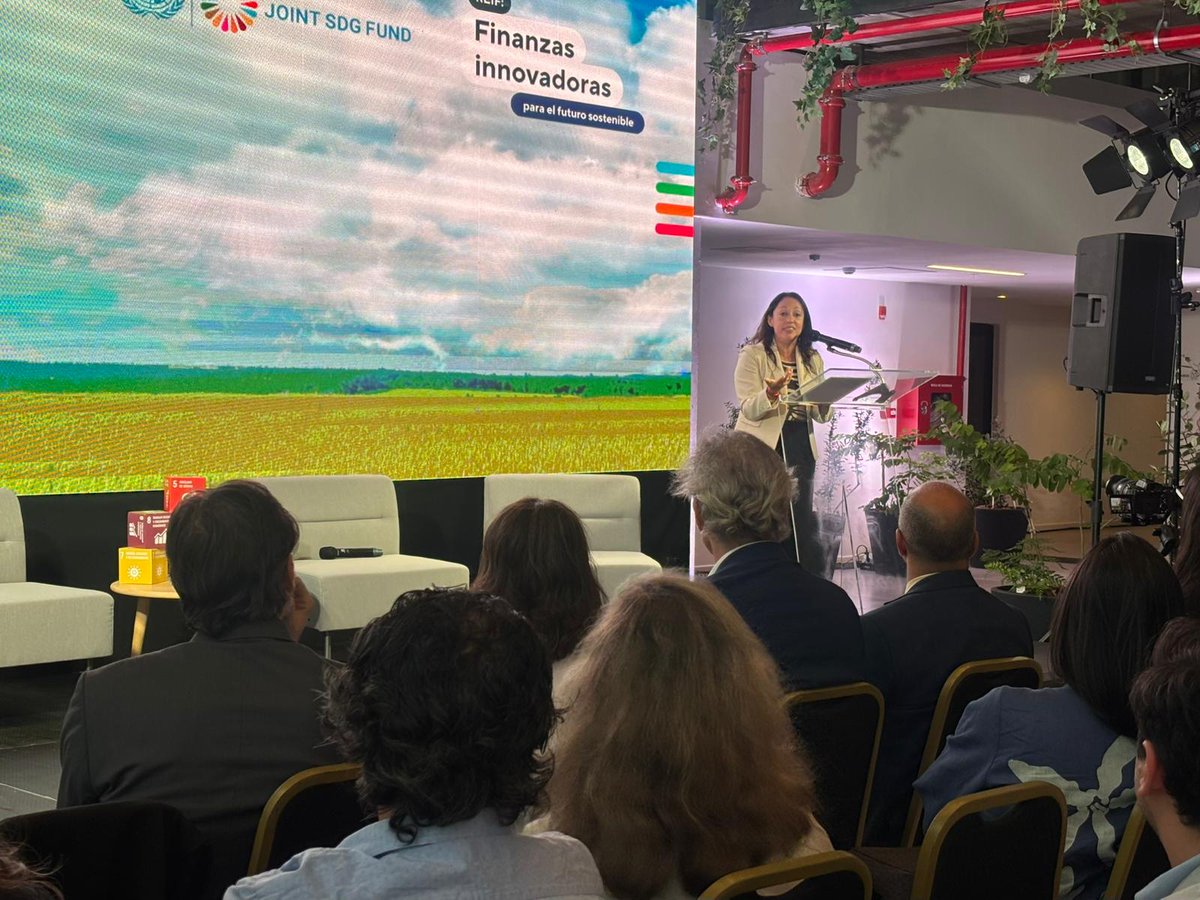 PNUDUruguay's tweet photo. Con la participación de la ministra @FcardonaUy y autoridades de @ONUUruguay, @ONUDI_conosur, @ONUMujeres y #PNUD, se lleva adelante la presentación de resultados de la 1era. etapa del @REIF_Uruguay,  programa clave para impulsar la 2da. transición energética en el país. 🇺🇾 #REIF https://t.co/Xh9XmWdS7O