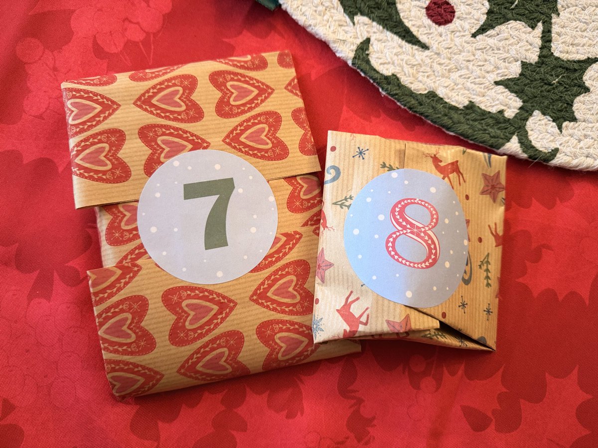 NatCBrooks's tweet image. Advent day 7️⃣ &amp;amp; 8️⃣ of my @bothythreads &amp;amp; @toft_uk calendars! 🧶🪡🧵 Love the stitch marker &amp;amp; really looking forward to doing the decoration! 🥰🎄🎅🏼🦌
#craftynat83 #bothythreads #bothyadvent #toft #toftuk #edsmenagerie #edsadvent2025 #edscrochetalong #crochetalong #crochetadvent