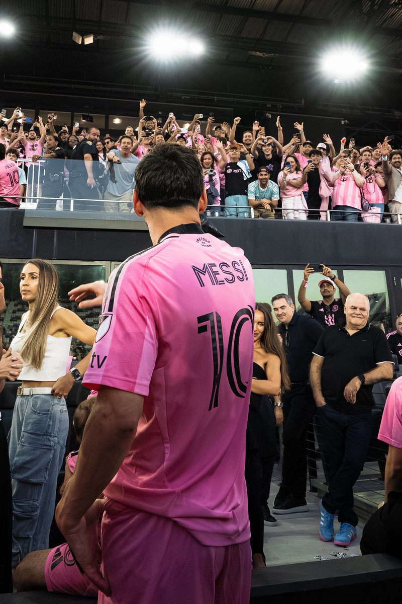 FavianRenkel's tweet photo. Inter Miami CF will play Barcelona Sporting Club of Ecuador on February 7 at Estadio Monumental in Guayaquil. The city is preparing for a major event. Its most iconic sites will be lit in Inter Miami colors, and the mayor’s office is even considering giving Messi the keys to the city. 

📷 @darioodoes for @Kickbase_USA 

#InterMiamiCF #MLS #Messi