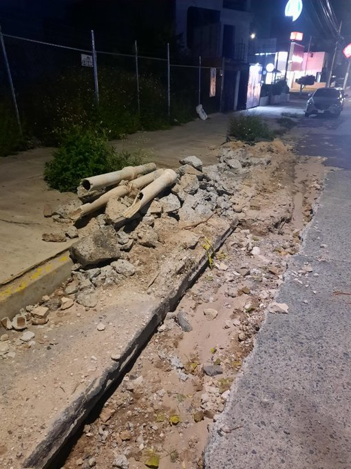 MarioGGN's tweet photo. @Linea_Zapopan, @JuanJoseFrangie, @ZapopanGob,
@siapagdl, Sigue la obra de reparación inconclusa falta la pavimentacion. Av de los tabachines entre palmeras y secoyas, Tabachines, Zapopan, Favor de concluir el servicio desde el 20 septiembre esta así,  Se pide su apoyo !! https://t.co/LiBFwFQogo