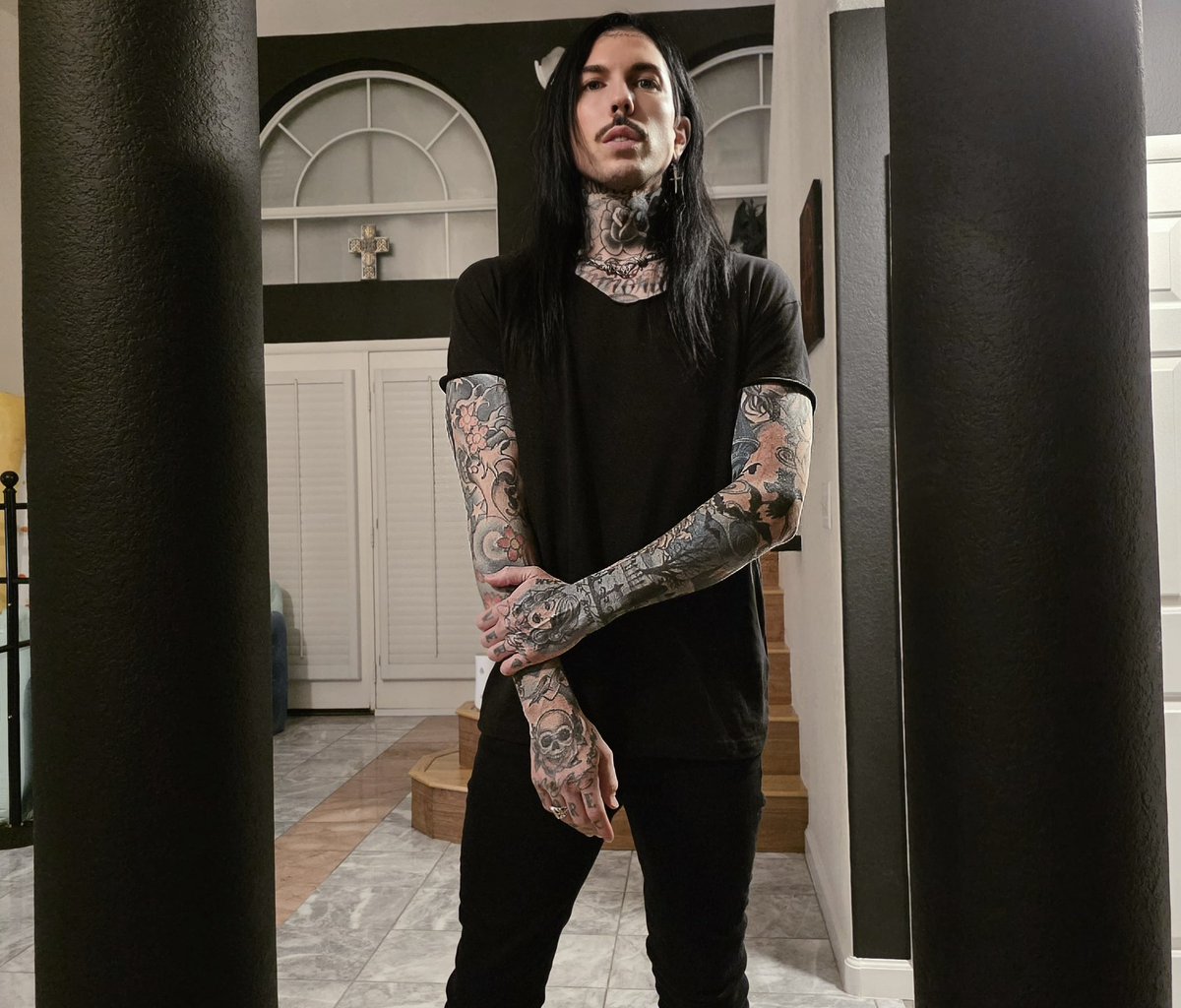 Do y’all understand the constant BS I go through trying to be myself in this insanely judgmental cült that is the music industry? It’s absolutely insane! So I decided that in 2026 I’m going to go back to my roots &amp; create music that is close to my heart.