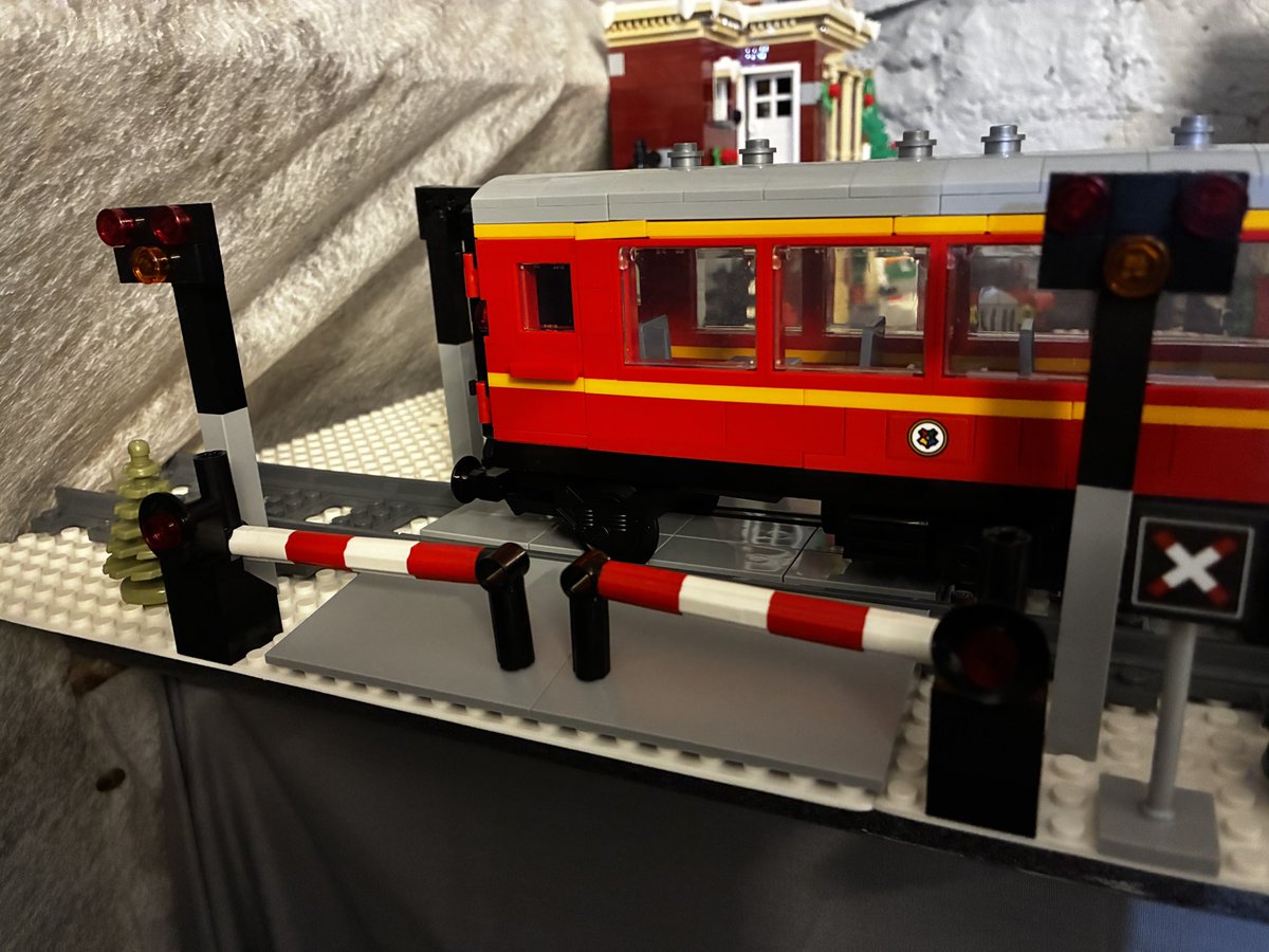DailyWeeklyBuilds tweet media