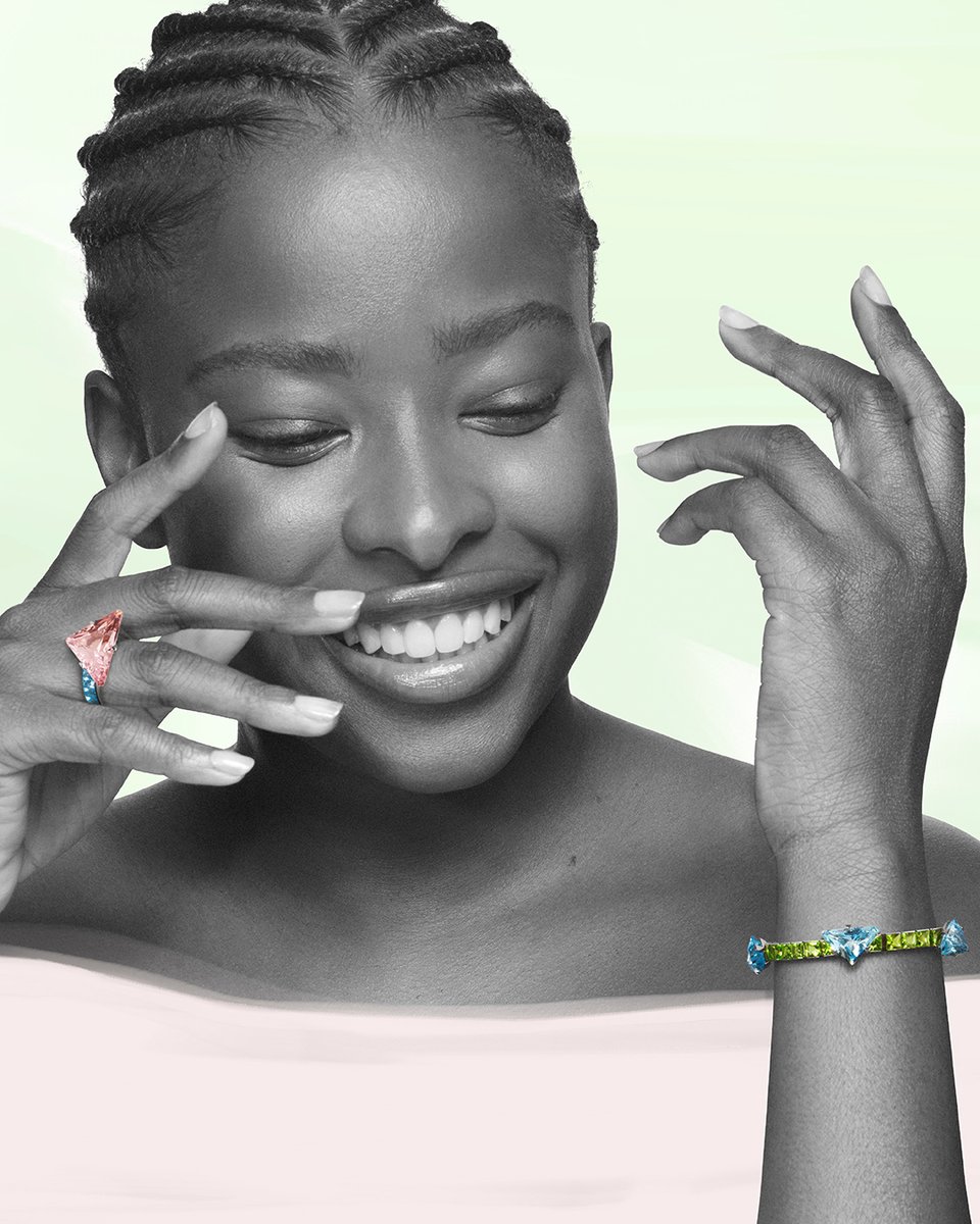 Prada's tweet image. Prada Ambassador Amanda Gorman in Fine Jewelry Couleur Vivante - gemstones of brilliance and rarity, their contrasts transformed into expressions of light.
Discover more: tinyurl.com/yc46ayva

Creative Directors: #MiucciaPrada and #RafSimons
Photography: #DavidSims 
Campaign