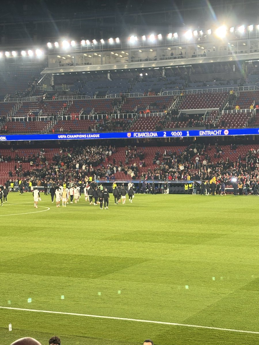pankoncik's tweet photo. @kajetanwielki Było dobrze, rzucaliśmy się butelkami, ale regularnie byli zagłuszani. Puta Frankfurt cały mecz ;) https://t.co/TqmnWQz4dt