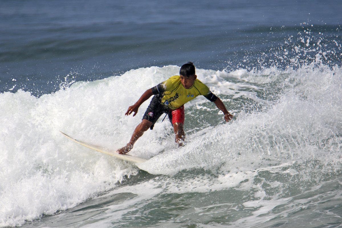 El surf es un deporte acuático que consiste en deslizarse y realizar giros en una ola, estando de pie sobre una tabla. 🤓 🏄🏽‍♀️

Aprende más en la nota: 🔗 cdag.com.gt/conociendo-el-…

#PasiónPorGuatemala #Surf #ConociendoelDeporte