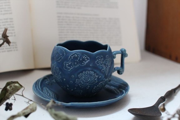 望月万里 作家器 最終日 特価 青色の花柄エンボススープカップ 企画展のおしらせ】 『 Form of Coffee 』 ⁡ ⁡2025/12/13(土) - 20(土