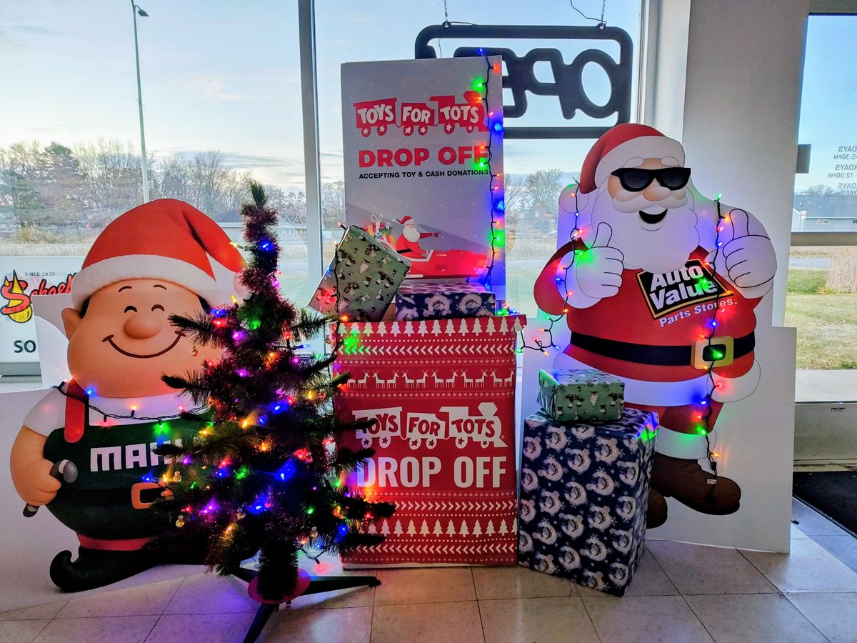 🎁🚨Just 2 days left to take part in our annual toy drive!🎁

Help us make spirits bright by donating a new, unwrapped toy to benefit Toys for Tots at any of our stores through Dec. 15th!

Today's display is from our Mora, MN location!🎄🎅 #ToysForTots #SpreadJoy