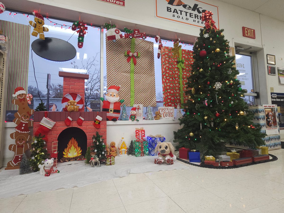 🎁🚨Tomorrow is the last day to take part in our annual toy drive!🎁

Help us make spirits bright by donating a new, unwrapped toy to benefit Toys for Tots at any of our stores through Dec. 15th!

Today's display is from our Red Wing, MN location!🎄🎅 #ToysForTots #SpreadJoy