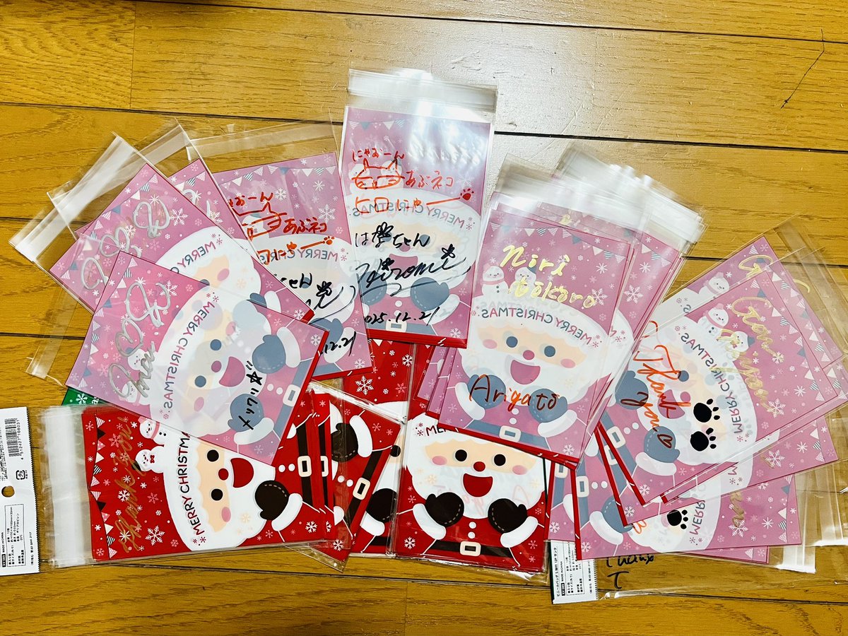 今年のはなちゃんサンタ🧑‍🎄はこちら💕
12月21日(日) 10:30〜12:00 
大垣ジャストワンナイトコンサート🎵
大垣駅前の十六銀行大垣支店セミナールーム
1日限りのあぶネコ🐾SALUD🔥はなちゃんスペシャルコラボ企画‼️
応援うちわ&amp;はなちゃんサンタ🧑‍🎄からの出演者サイン入りプレゼント🎁あり
#大垣