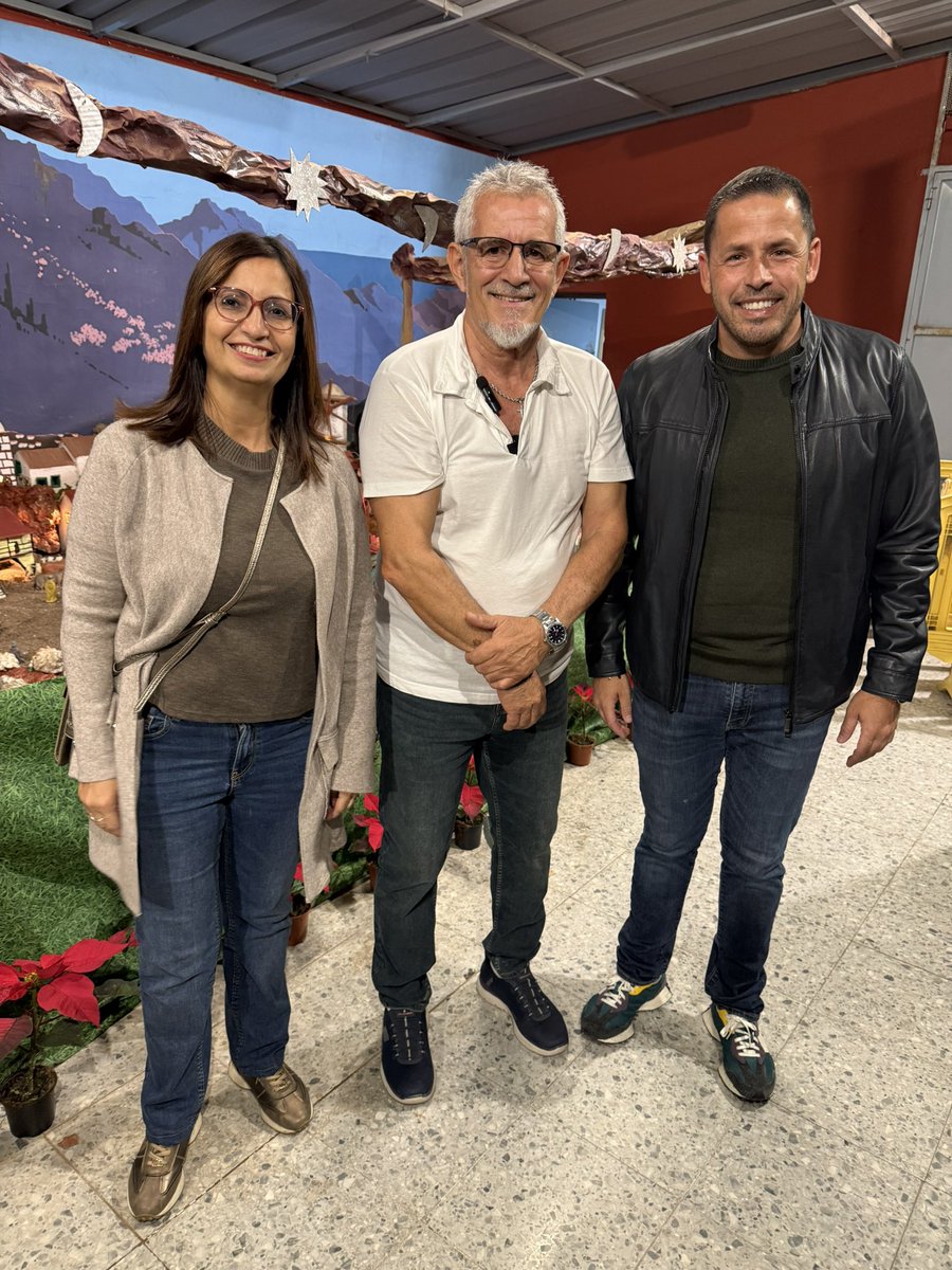 Hoy estuve en la inauguración del Belén de San José de Las Longueras, obra del vecino Alberto Verona.
Mi agradecimiento por su esfuerzo y por mantener viva una tradición que une al barrio en estas fechas tan especiales.
¡Gracias, Alberto! 🎄