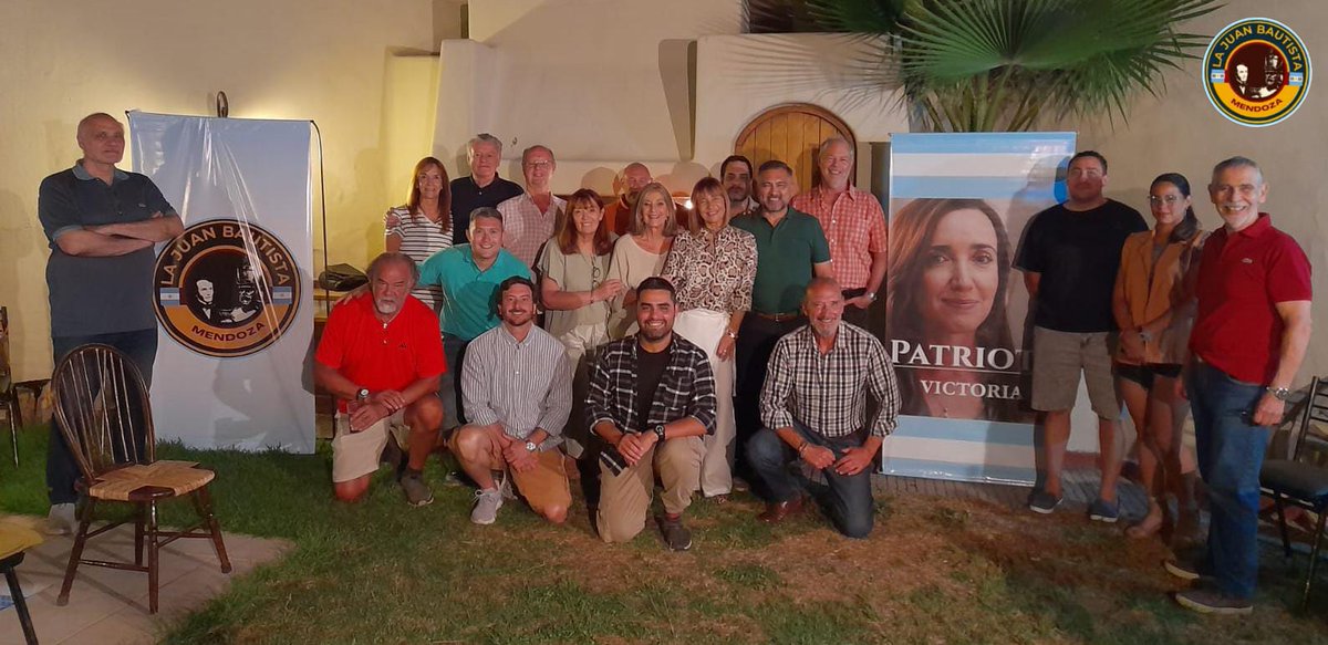 Para despedir el año, nos juntamos algunos dirigentes de <a href="/JuanBautistaMza/">lajuanbautista</a> y reafirmamos nuestro apoyo a Victoria Villarruel.
Sus ideas, Patriotismo y su apego a nuestras tradiciones, hacen que veamos en ella, la mejor representante.
Por una Victoria Argentina.
<a href="/VickyVillarruel/">Victoria Villarruel</a>