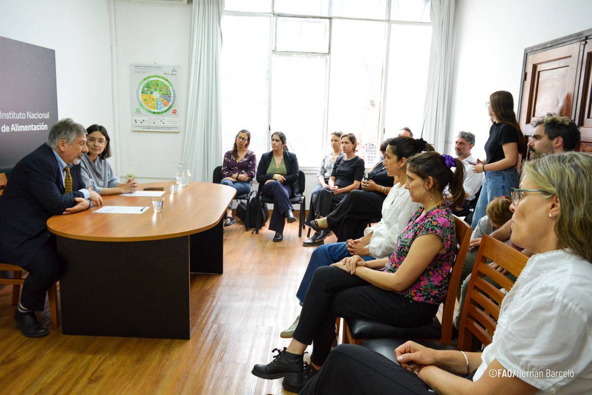 Hoy firmamos la Carta de Intención entre INDA y FAO Uruguay.

Reafirmamos nuestro compromiso con el Derecho Humano a una Alimentación Adecuada, fortaleciendo capacidades y mejorando políticas de seguridad alimentaria y nutricional.

Seguimos trabajando por un Uruguay más justo.🇺🇾